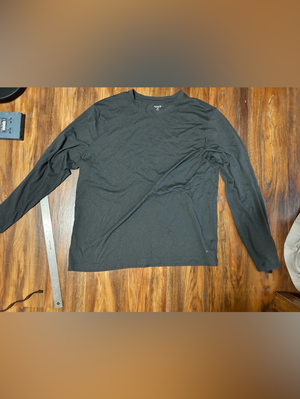 Old Navy Men's Black Long-Sleeve Crew Tee